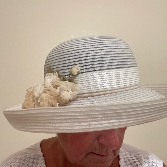 Off white wide brim hat with satin band & silk flowers accent. - Picture 2 of 3